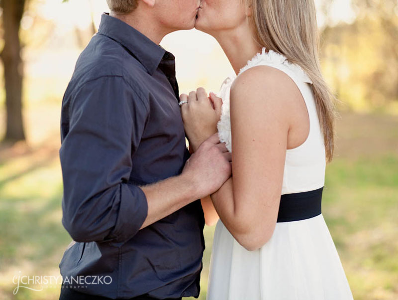 engagement photo kiss