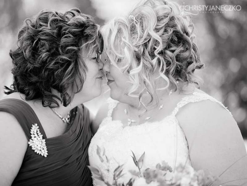 mother daughter wedding day