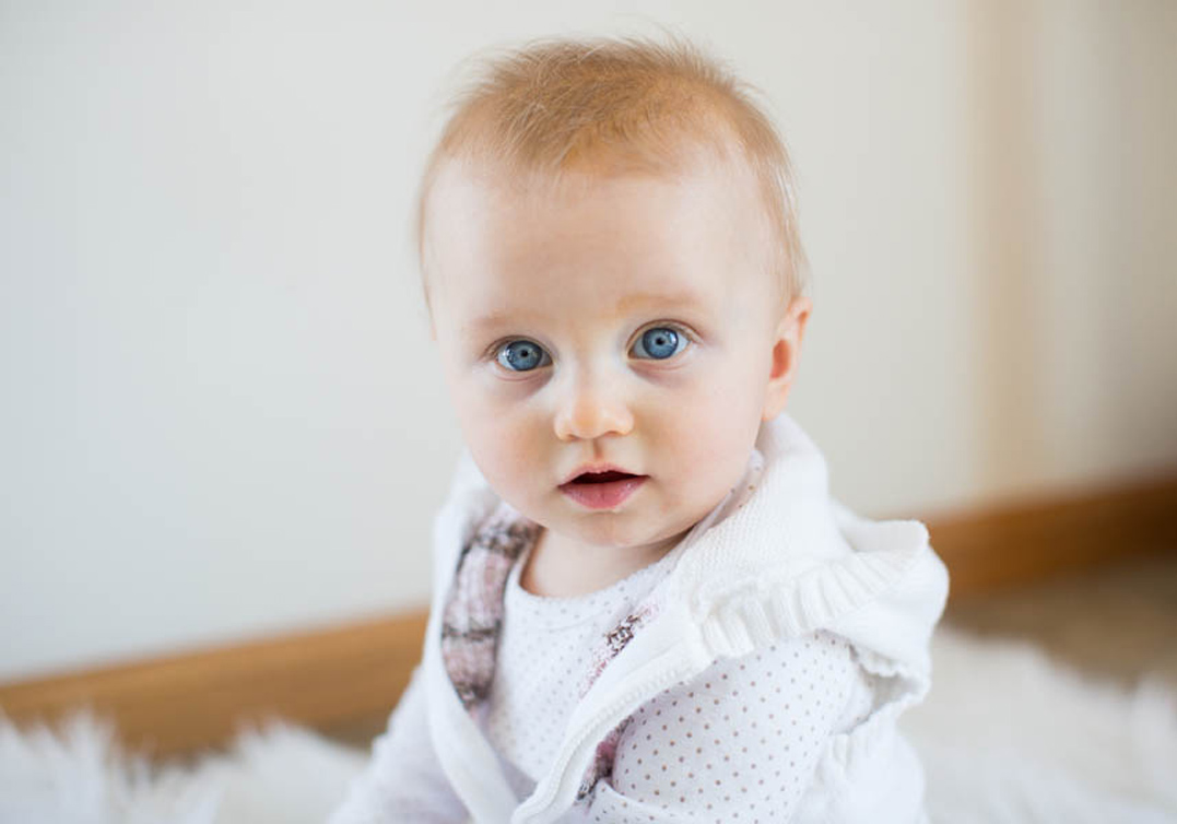 6 month old blue eyed baby bloomer wi photographer
