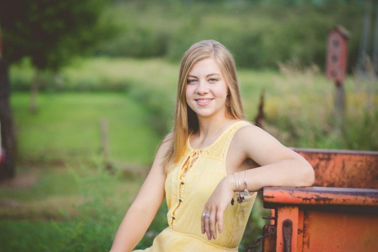 Pretty Rustic Summer And Fall Senior Session Bloomer Wi Abby