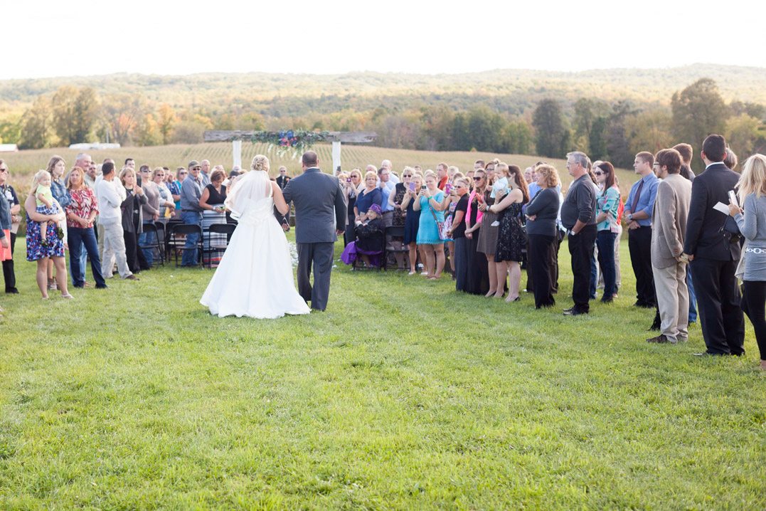 edgewood barn wedding in weyerhaeuser wi