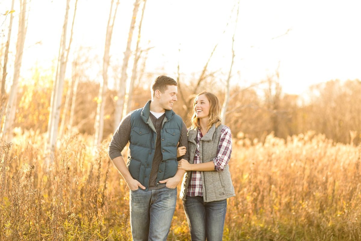 A perfectly pretty Wisconsin fall engagement for a couple who love the outdoors and cuddling infront of a good movie.