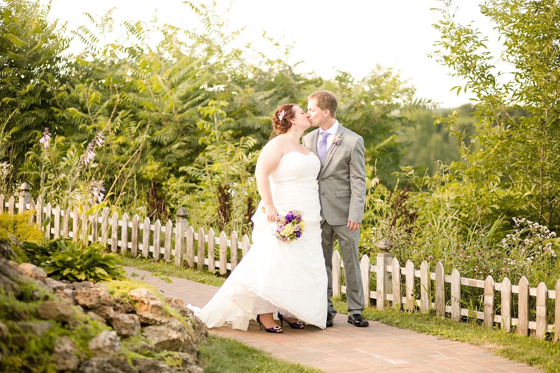 A sunny midwest day made for the perfect day to say I Do at Cottage Winery and Vineyard wedding.