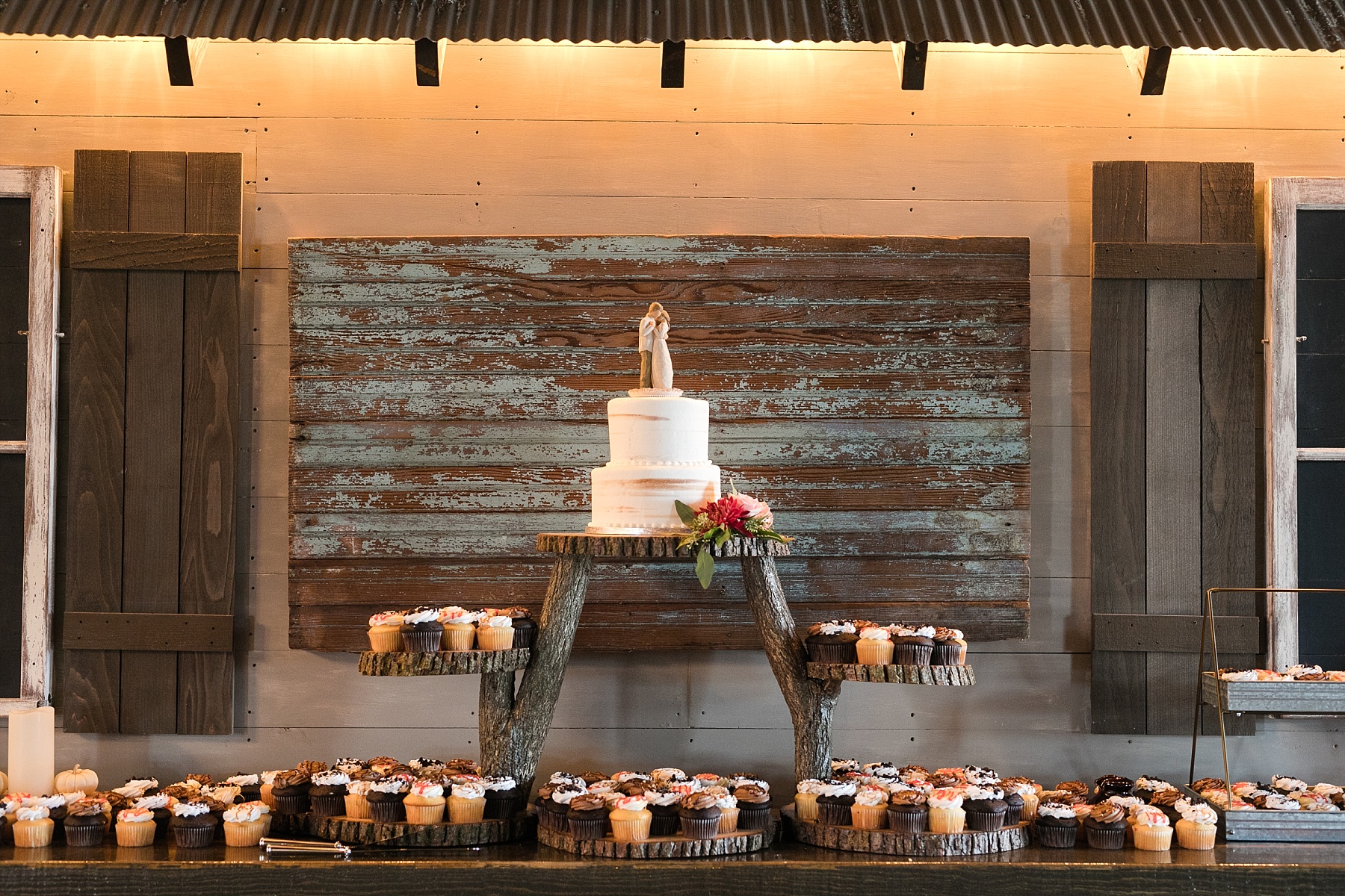 wedding cake by bloomer bakery at the barn on stoney hill