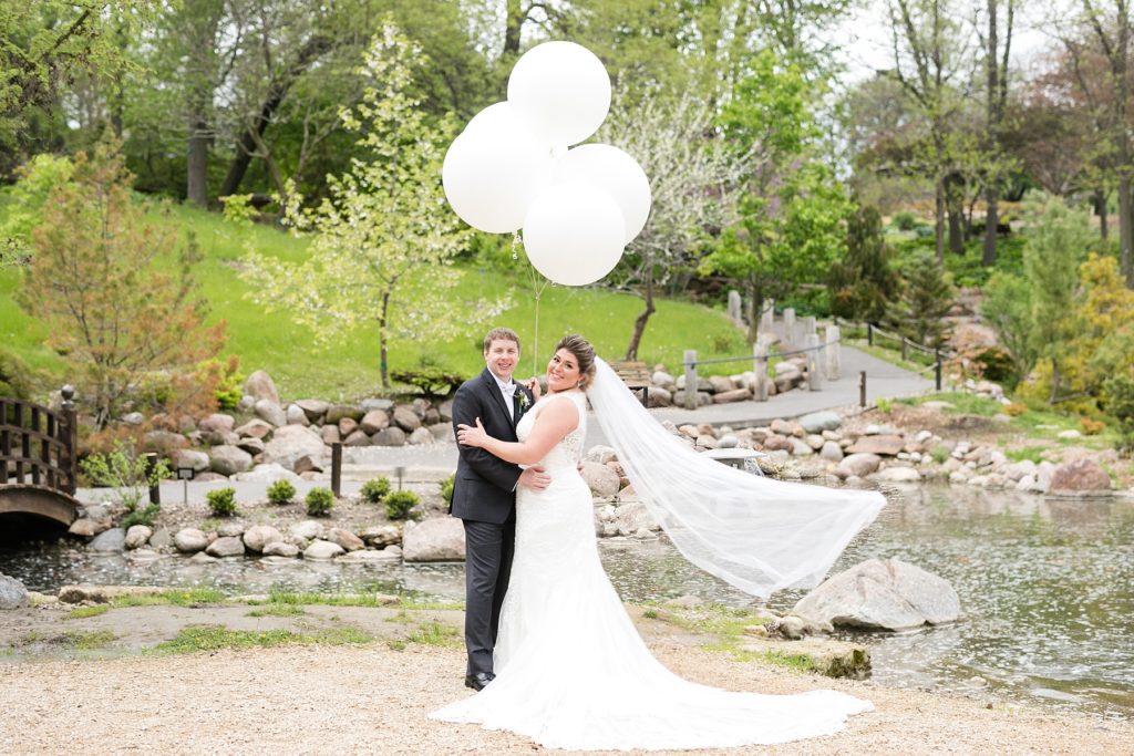couple with big white balloons at Dubuque Arboretum