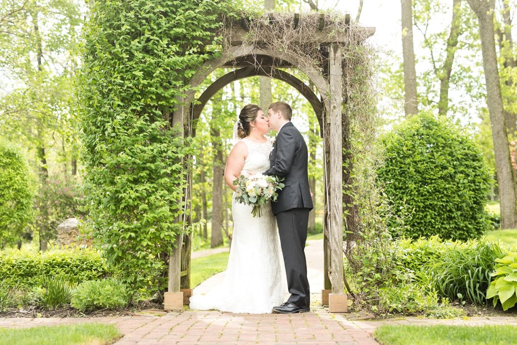 wedding at Dubuque Arboretum