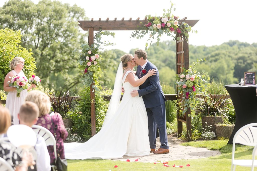 first kiss under the pergola at the Eau Claire Golf & Country Club