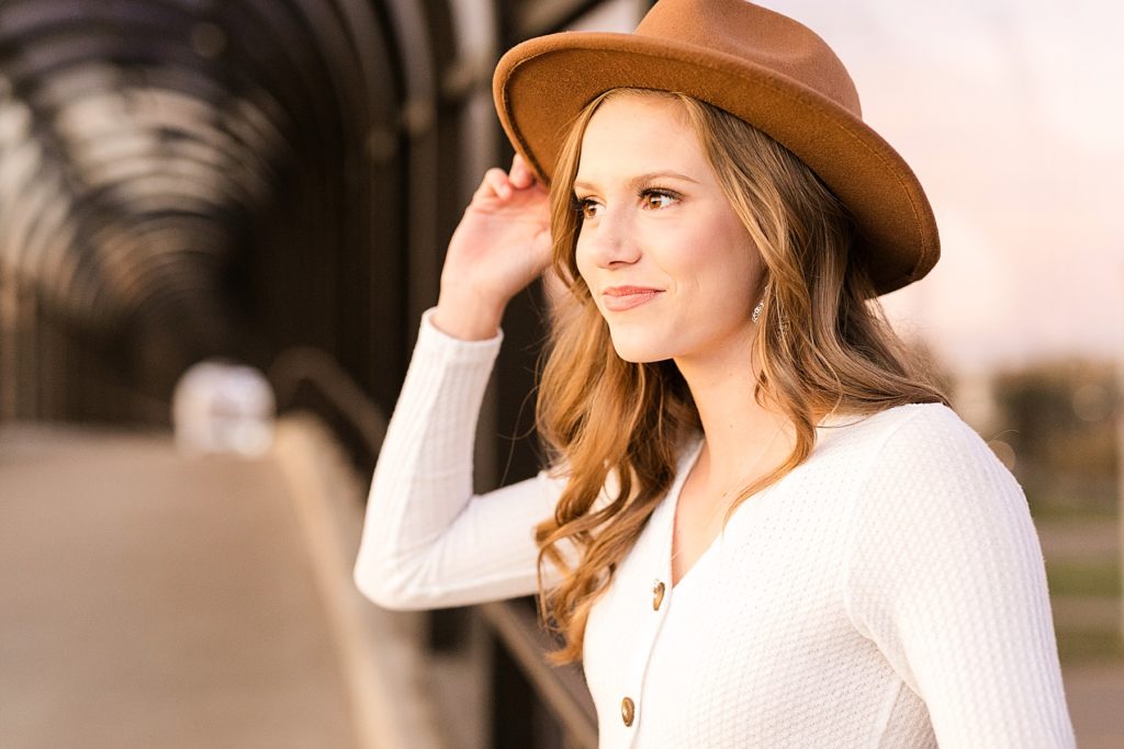 girl with a brown hat on near CVTC for her fall senior photos in Eau Claire