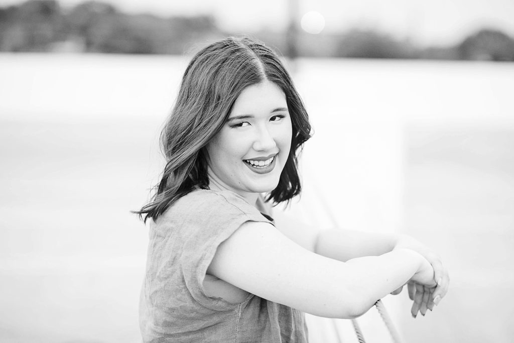 girl smiling at the camera in a black and white photo in Eau Claire for her laid back senior photos
